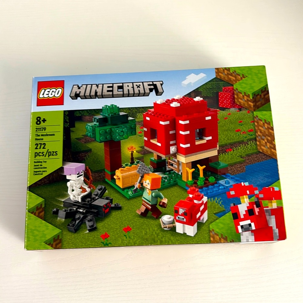 Lego Minecraft "The Mushroom House" set 21179 NIB